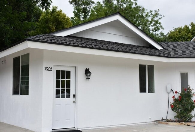 property at 3903 Woodcliff Rd