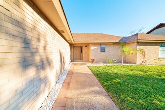 8655 Northridge Loop in Laredo, TX - Building Photo - Building Photo