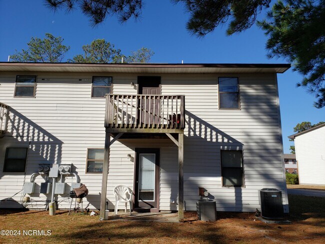 104 Ravenwood Dr in Jacksonville, NC - Building Photo - Building Photo