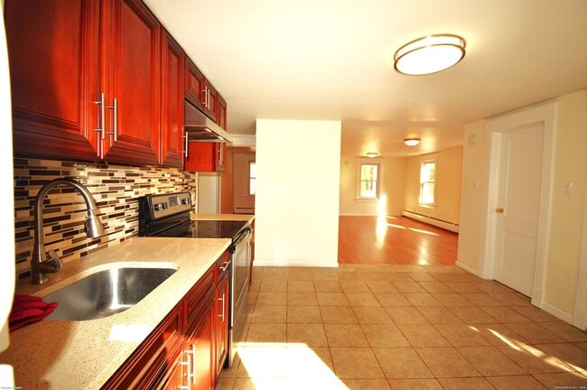 23 Railroad Ave in Farmington, CT - Building Photo - Building Photo