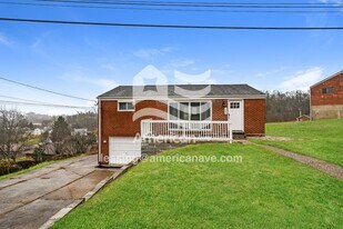 125 Scott Rd in Pittsburgh, PA - Building Photo