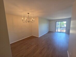2201 W Nichols Rd in Arlington Heights, IL - Building Photo - Building Photo