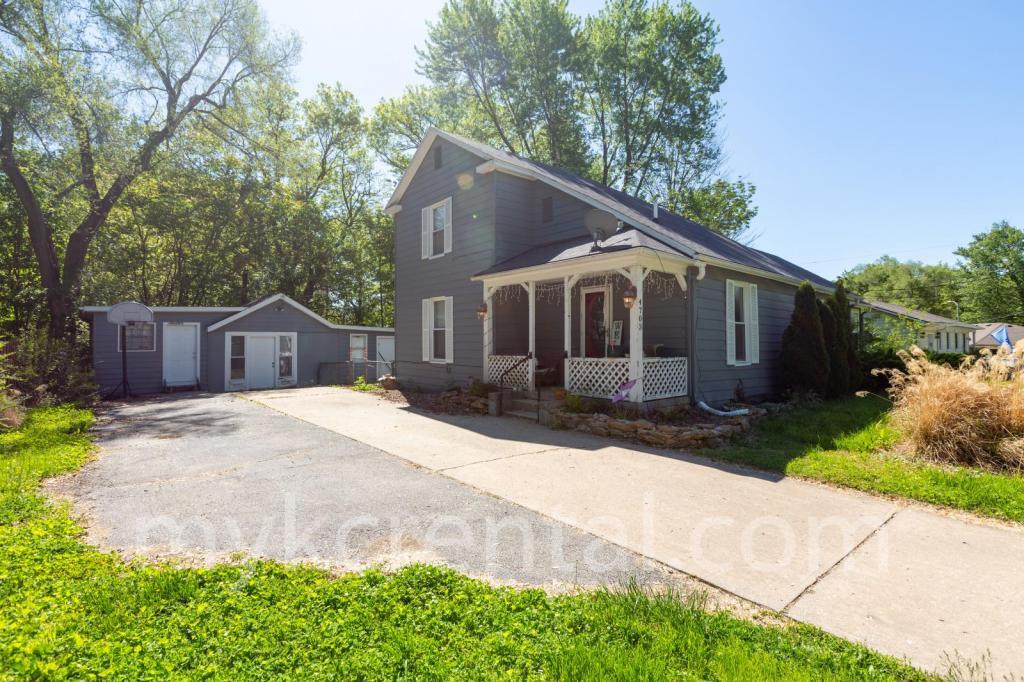 4703 Alhambra St in Roeland Park, KS - Building Photo