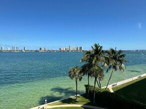 501 Lake Shore Dr in West Palm Beach, FL - Building Photo - Building Photo