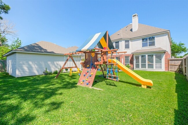 7015 Timber Edge Ln in Humble, TX - Foto de edificio - Building Photo