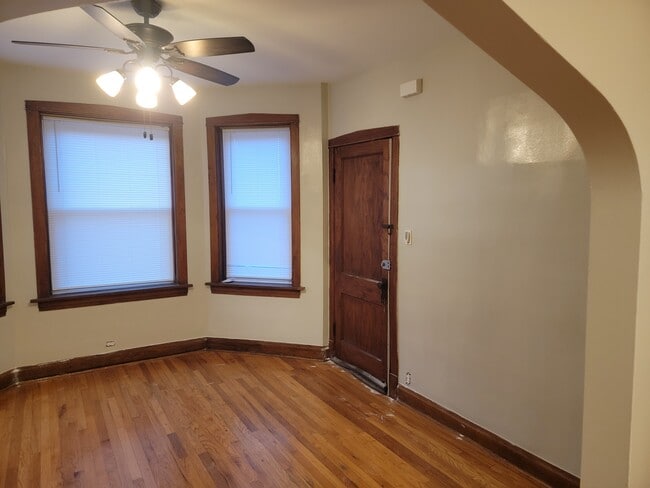 5031 W Cullom Ave, Unit First floor in Chicago, IL - Foto de edificio - Building Photo