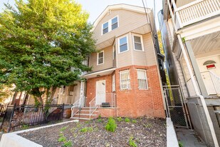 166 Seymour Ave in Newark, NJ - Building Photo