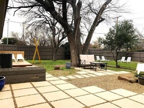 10807 Marsh Ln in Dallas, TX - Building Photo - Building Photo