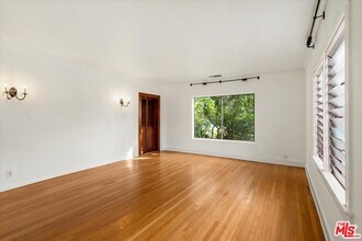 715 N Harper Ave in Los Angeles, CA - Building Photo - Building Photo