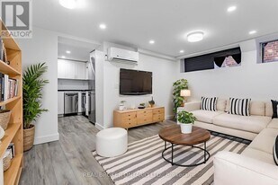 1088 Avenue Rd in Toronto, ON - Building Photo