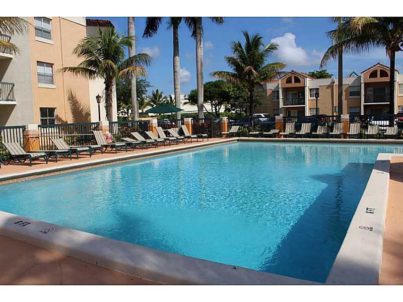 6272 NW 186th St, Unit XXX in Hialeah, FL - Foto de edificio