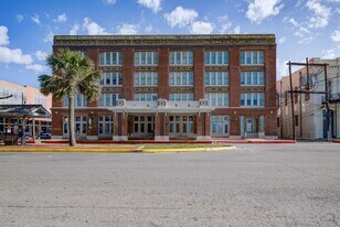 202 Rosenberg St in Galveston, TX - Building Photo