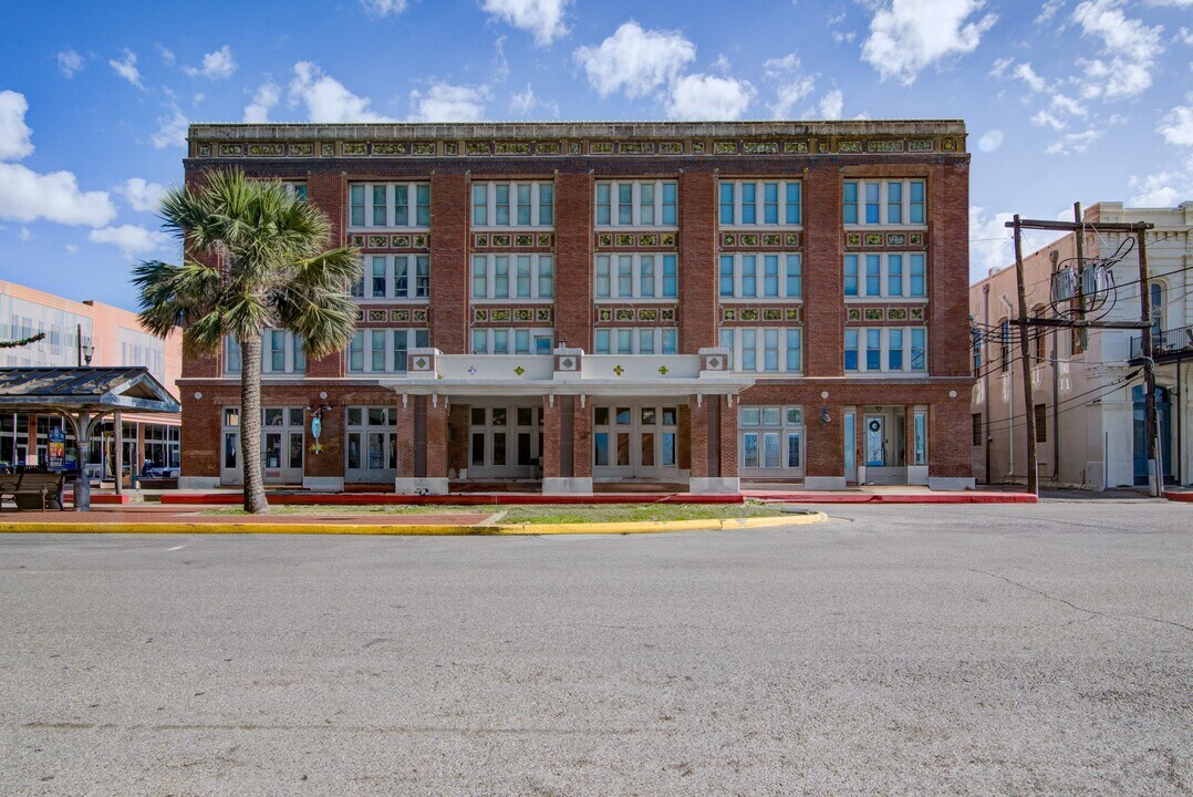 202 Rosenberg St in Galveston, TX - Building Photo