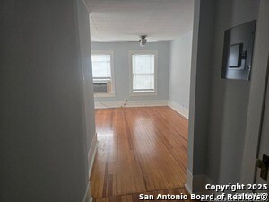 1120 W Woodlawn Ave in San Antonio, TX - Building Photo - Building Photo