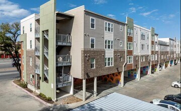 4611 N Interstate 35 Frontage Rd in Austin, TX - Building Photo - Building Photo