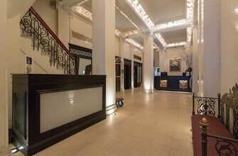 12 W 44th St in New York, NY - Building Photo - Building Photo