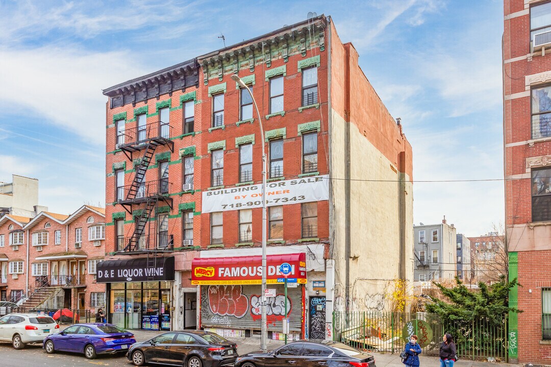 960 Myrtle Ave in Brooklyn, NY - Building Photo