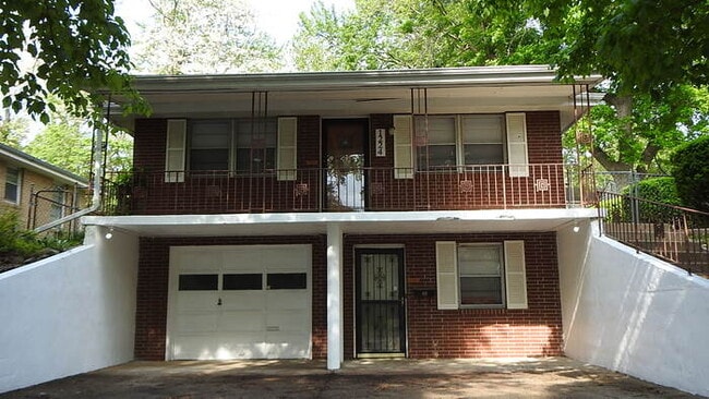 property at 1224 N Cottage Ave
