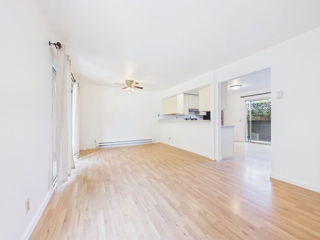 3162 Eucalyptus St in Marina, CA - Foto de edificio - Building Photo