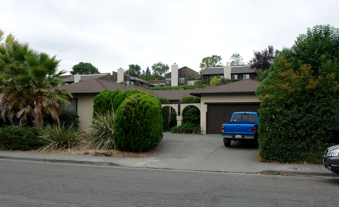 2214-2216 Mesquite Dr in Santa Rosa, CA - Building Photo