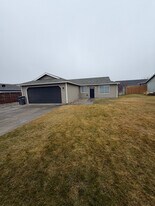 223 Ivy St SE in Ephrata, WA - Building Photo