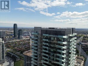 430-4430 Square One Dr in Mississauga, ON - Building Photo - Building Photo