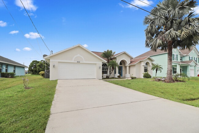 5651 NW North Crisona Cir in Port St. Lucie, FL - Building Photo - Building Photo