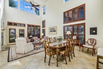7800 Southwest Pkwy in Austin, TX - Building Photo - Building Photo