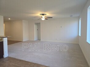 10380 Gold Mine Dr in Reno, NV - Building Photo - Building Photo