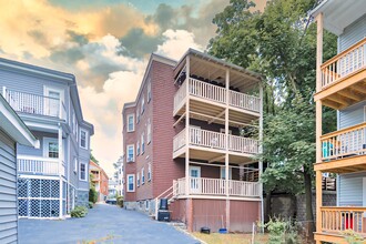 11 Atkins St, Unit 2 in Boston, MA - Foto de edificio - Building Photo