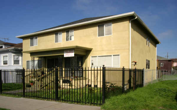 876-882 Mead Ave in Oakland, CA - Building Photo