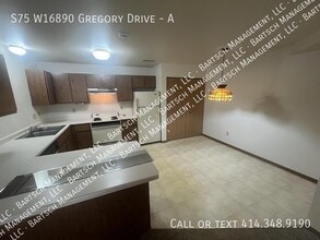 S75W16890-W16890 Gregory Dr in Muskego, WI - Building Photo - Building Photo