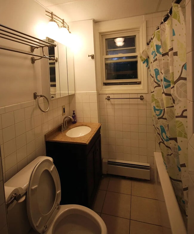 105 Leyden St, Unit 1 in Boston, MA - Foto de edificio - Building Photo