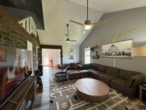 896 Vaughn Rd in Glenwood, AR - Foto de edificio - Building Photo