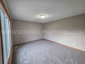 5514 Kensington Cir in Johnston, IA - Building Photo - Building Photo