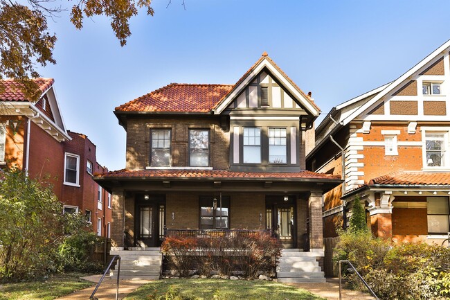 property at 6105-6107 Waterman Blvd