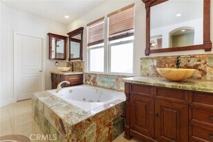 10 Santa Nella in Rancho Santa Margarita, CA - Building Photo