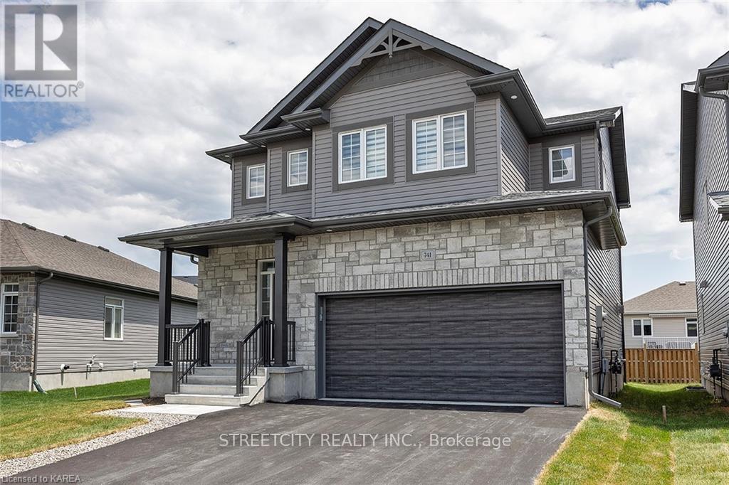 741 Riverview Wy. in Kingston, ON - Building Photo