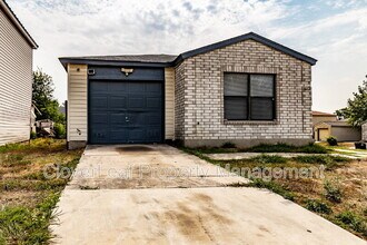 3612 Candlehill in San Antonio, TX - Building Photo - Building Photo