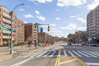 3130 Grand Concourse in Bronx, NY - Foto de edificio - Building Photo