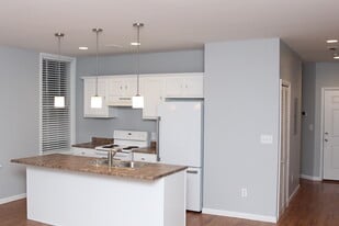 237 W 8th St, Unit 2 in Covington, KY - Building Photo