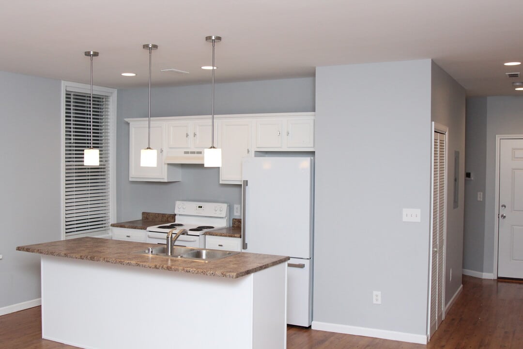 237 W 8th St, Unit 2 in Covington, KY - Building Photo