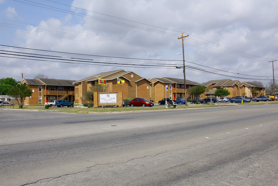 Deely Place in San Antonio, TX - Foto de edificio