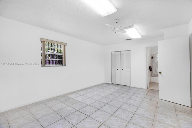 16420 NE 5th Ave in Miami, FL - Building Photo - Building Photo