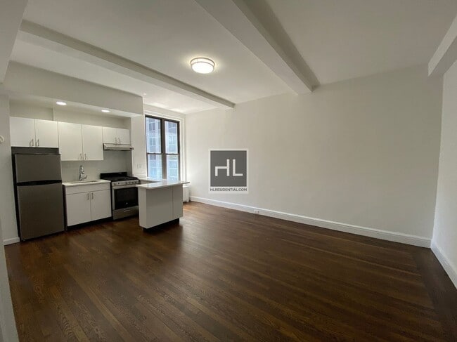 EAST 46 STREET in New York, NY - Building Photo - Building Photo