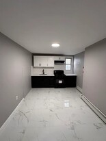 580 Broadway, Unit 2R in Newark, NJ - Building Photo