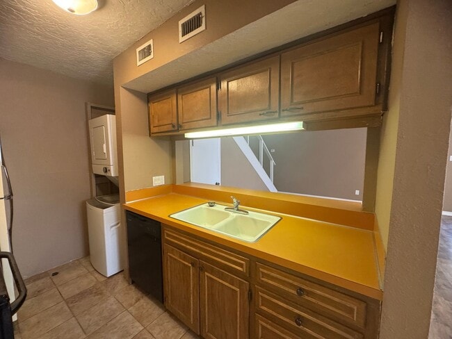 1017 Laurelwood Dr in Clovis, NM - Building Photo - Building Photo