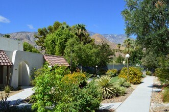1826 N Mira Loma Way in Palm Springs, CA - Building Photo - Building Photo
