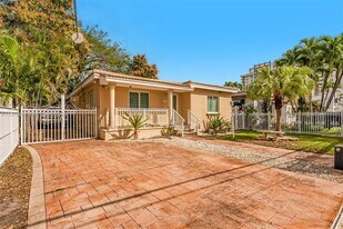 2121 SW 30th Ct in Miami, FL - Building Photo