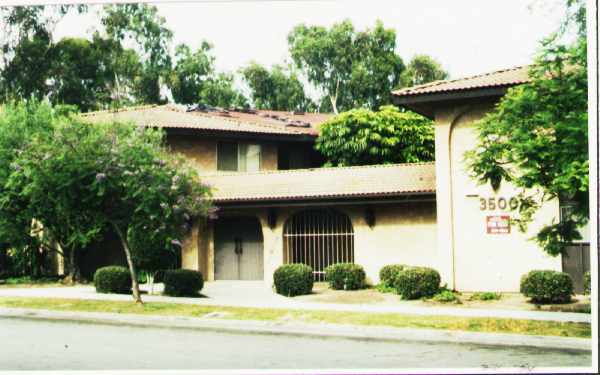 3500 Cedar Ave in Long Beach, CA - Building Photo